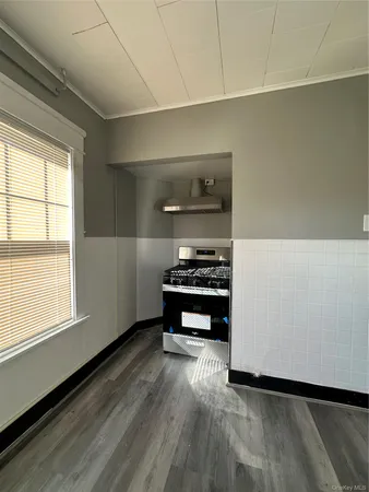 $2,000 | 9 Elizabeth Street, Unit 2, Port Jervis, NY 12771