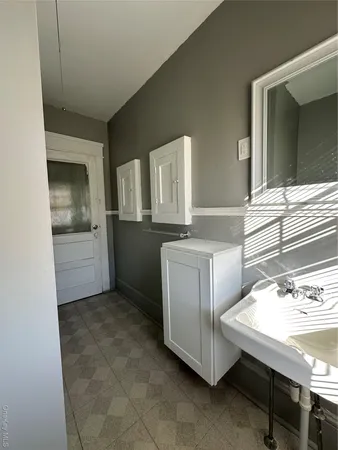 $2,200 | 9 Elizabeth Street, Unit 2, Port Jervis, NY 12771