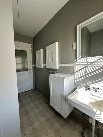 $2,200 | 9 Elizabeth Street, Unit 2, Port Jervis, NY 12771