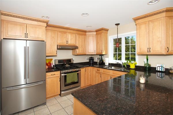 407 Vinnicum Road Swansea, MA 02777 - Photo 2 of 15 Gallery Image 2