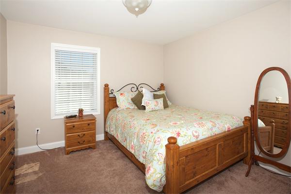 407 Vinnicum Road Swansea, MA 02777 - Photo 8 of 15 Gallery Image 8