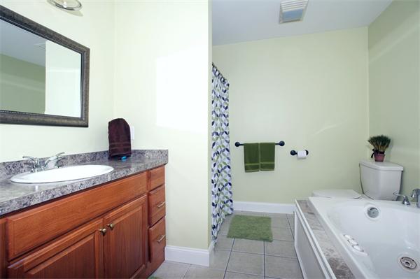 407 Vinnicum Road Swansea, MA 02777 - Photo 9 of 15 Gallery Image 9