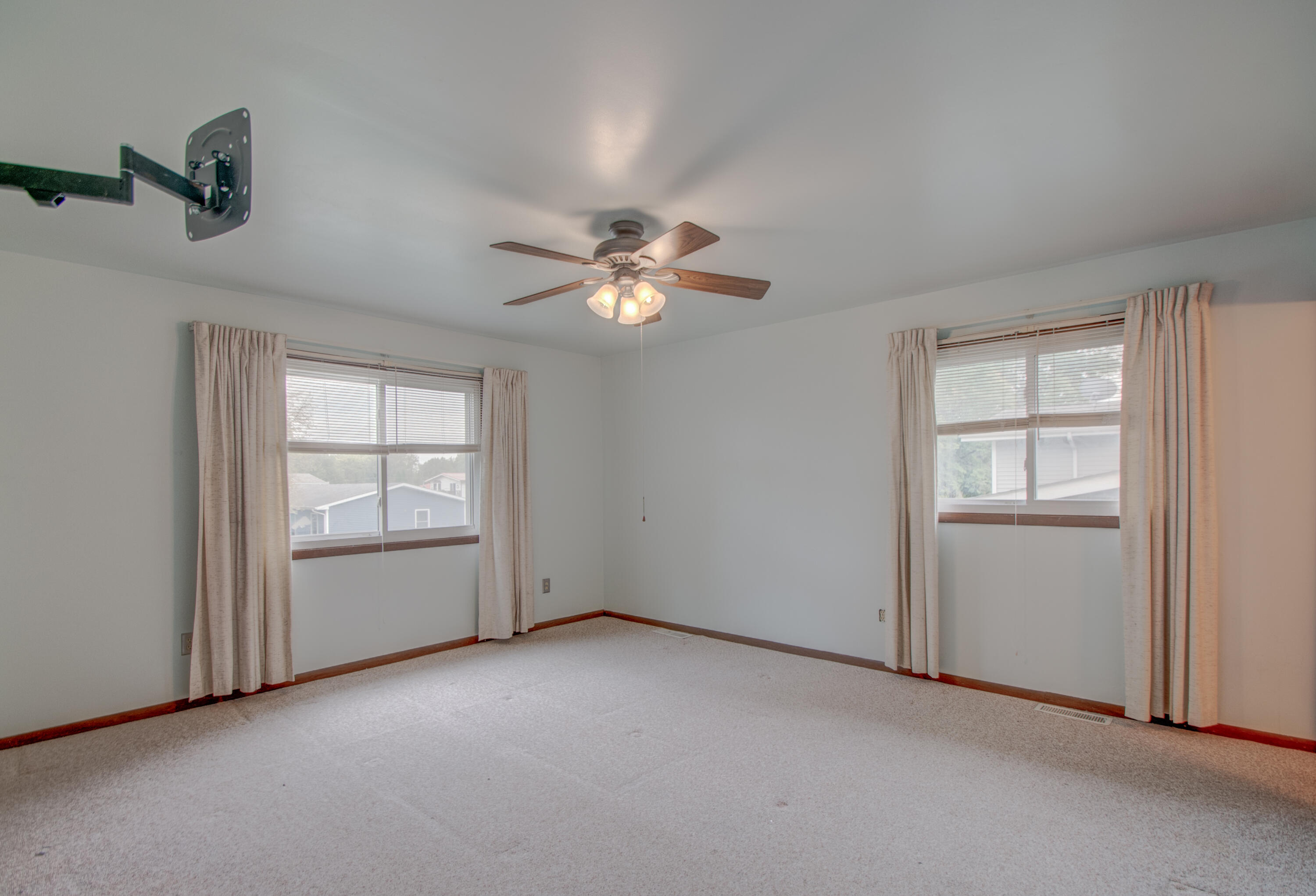 538 Robyn Road Valparaiso, IN 46385 - Photo 19 of 41 3000x2043