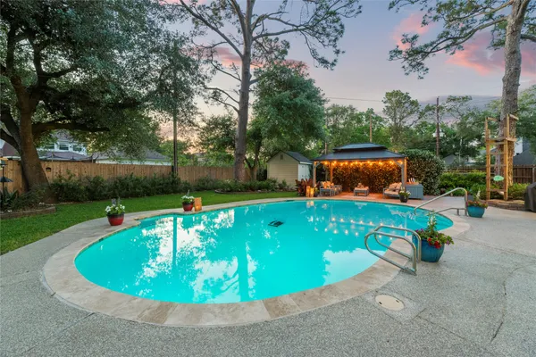 $569,000 | 2933 East Elm Circle, Katy, TX 77493