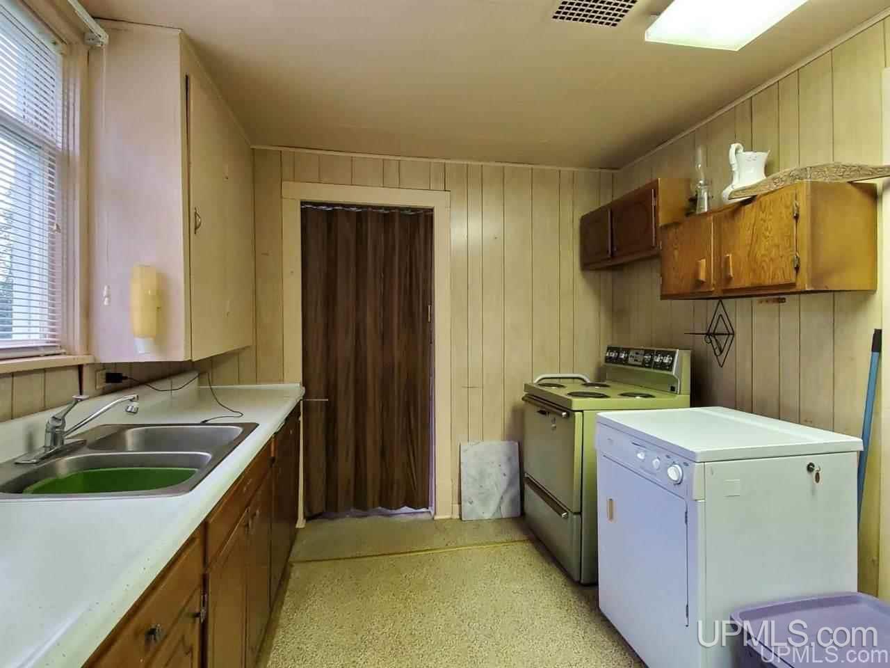 16635 Bayshore Road Lanse, MI 49946 - Photo 9 of 30 Gallery Image 9