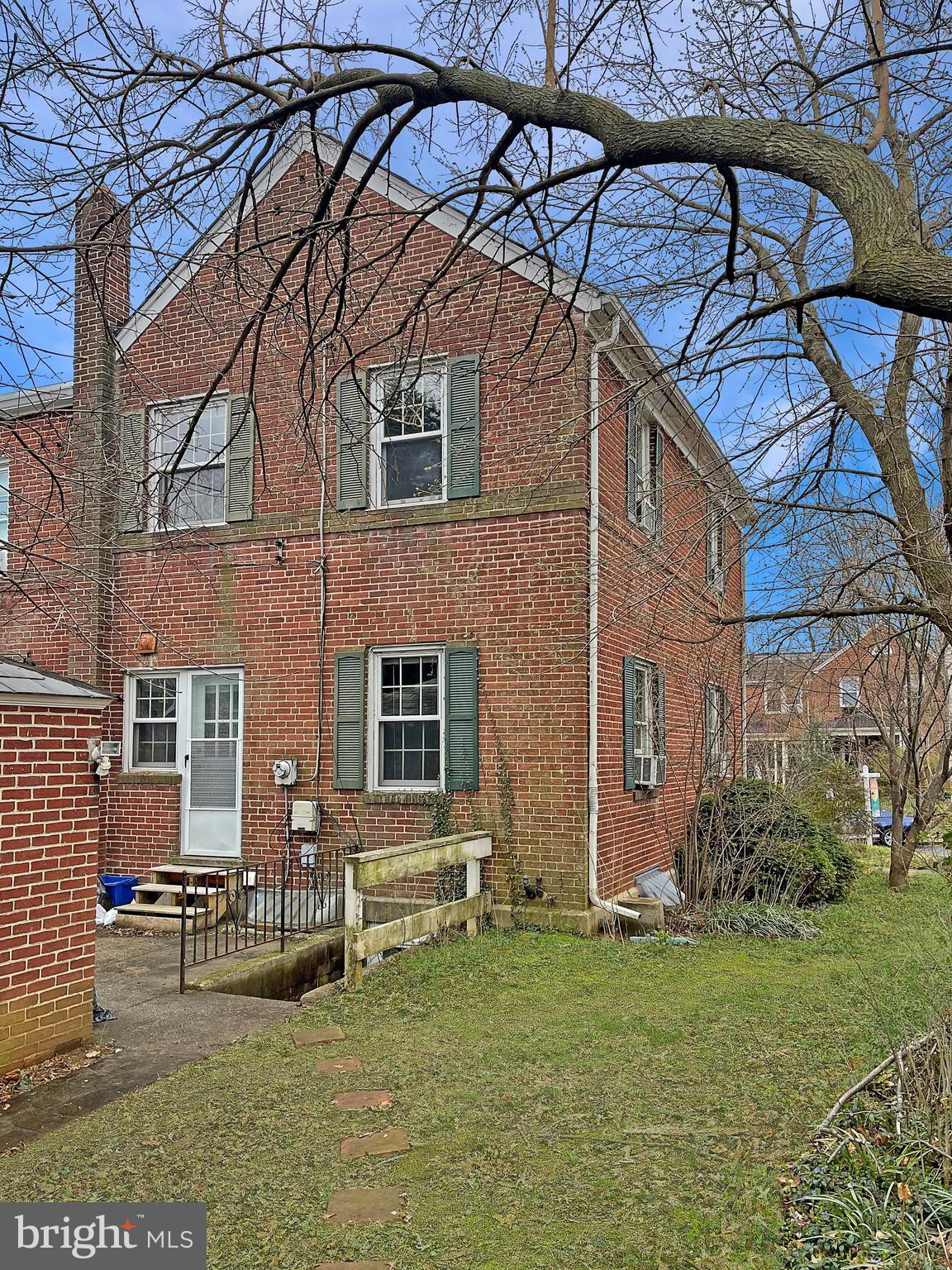 401 Westshire Road Baltimore, MD 21229 - Photo 3 of 17