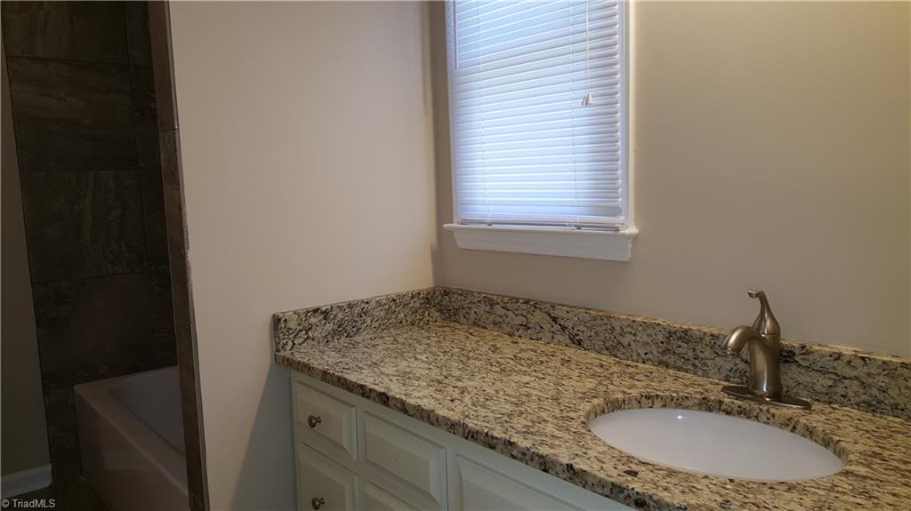 3712 Country Ridge Road Greensboro, NC 27405 - Photo 11 of 21 Gallery Image 11