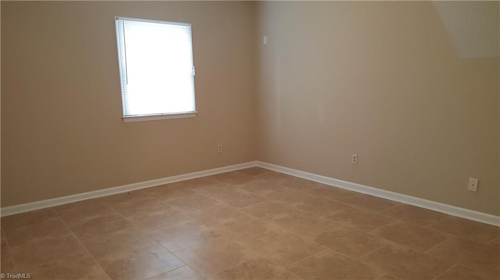 3712 Country Ridge Road Greensboro, NC 27405 - Photo 17 of 21 Gallery Image 17