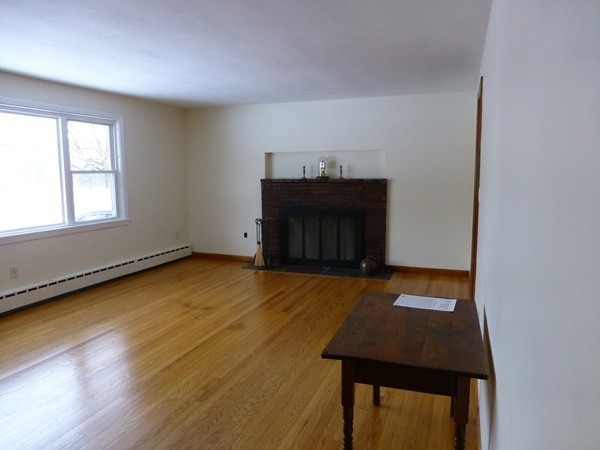 347 Bridge Road Northampton, MA 01062 - Photo 4 of 11