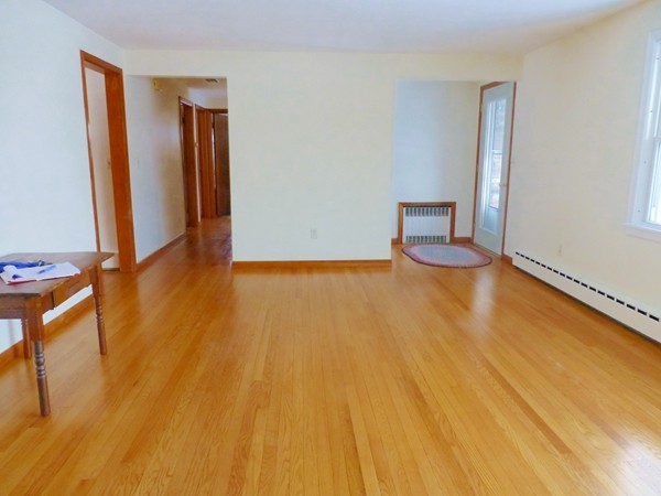 347 Bridge Road Northampton, MA 01062 - Photo 5 of 11