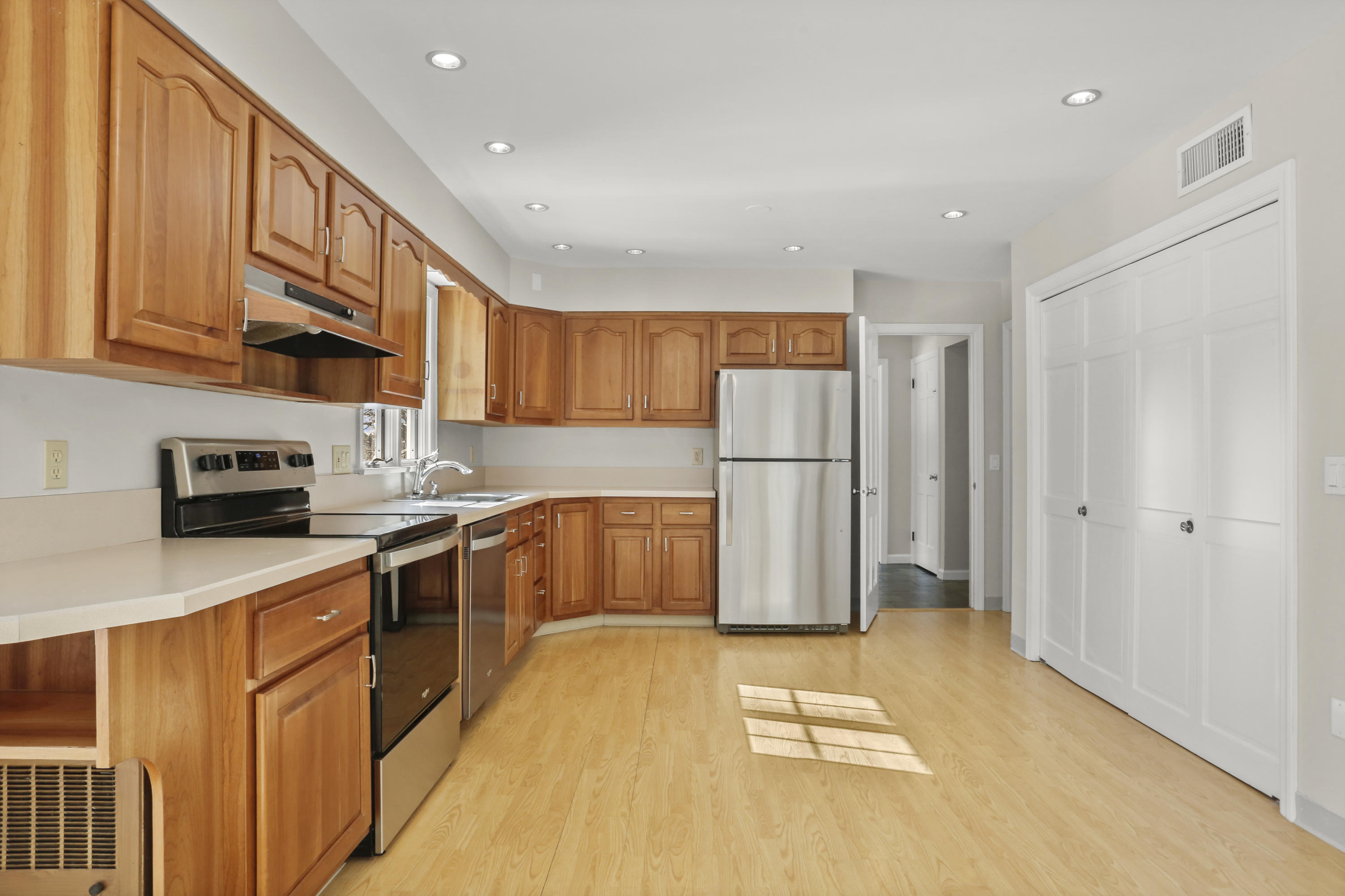 22 Miller Road Darien, CT 06820 - Photo 11 of 33 Kitchen
