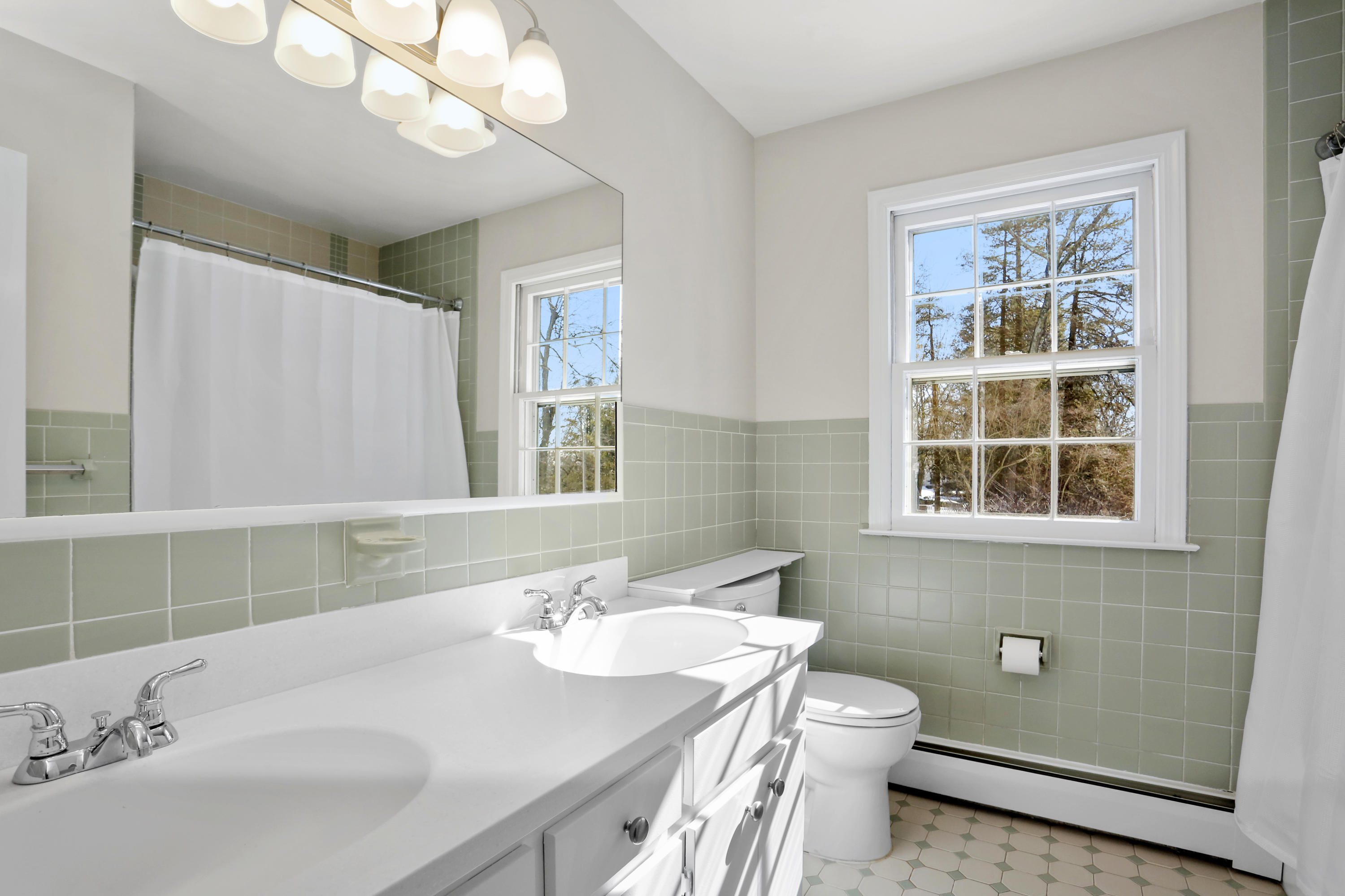 22 Miller Road Darien, CT 06820 - Photo 24 of 33 Upper hall bath w/tub/shower