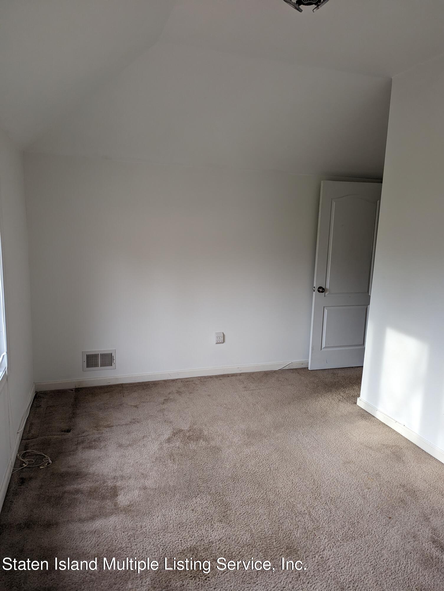 83 Gwenn Loop Staten Island, NY 10314 - Photo 13 of 26 PXL_20230408_220036739