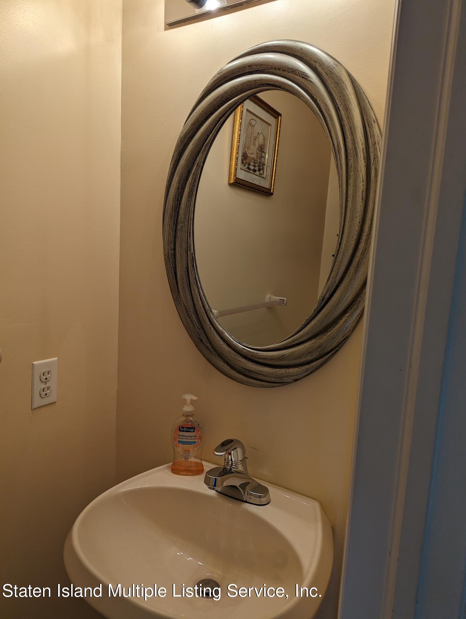 83 Gwenn Loop Staten Island, NY 10314 - Photo 5 of 26 PXL_20230408_215319221