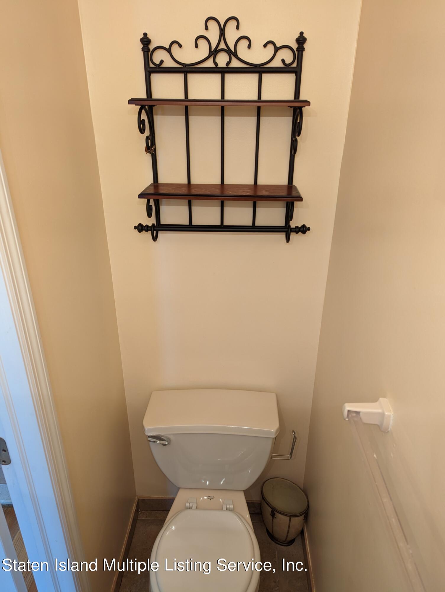 83 Gwenn Loop Staten Island, NY 10314 - Photo 6 of 26 PXL_20230423_174556021