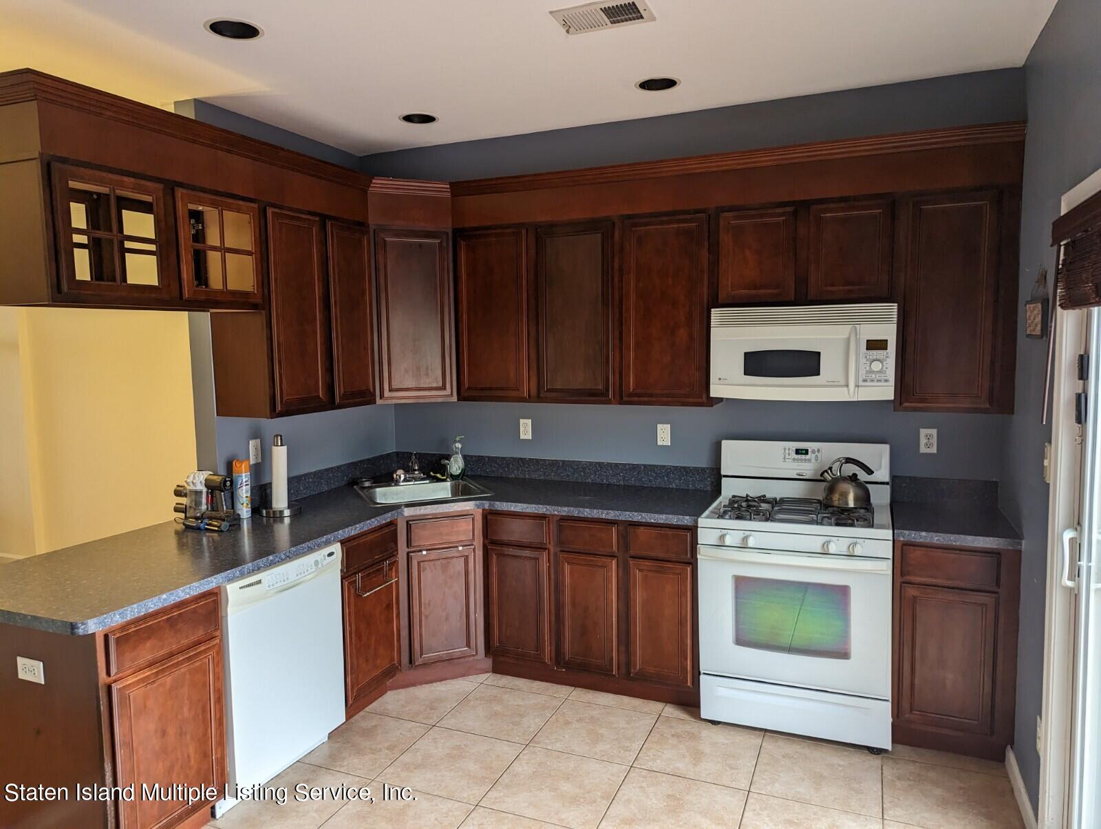 83 Gwenn Loop Staten Island, NY 10314 - Photo 7 of 26 PXL_20230408_215221357