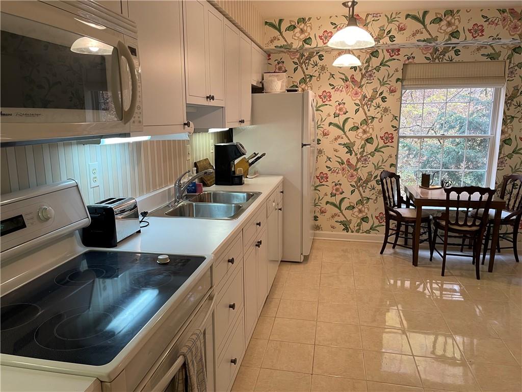 302 Fox Chapel Road, Unit 304 Pittsburgh, PA 15238 - Photo 4 of 16 Gallery Image 4