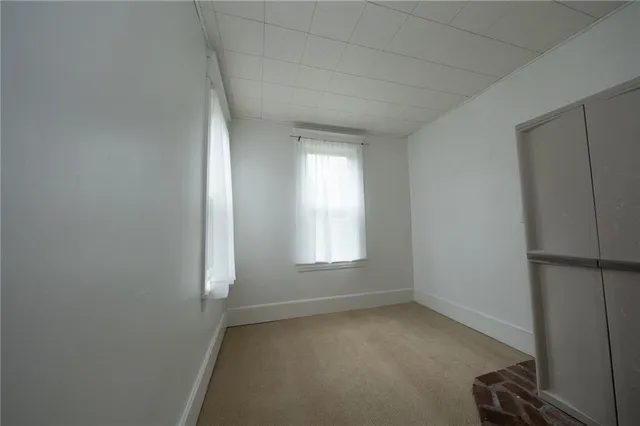 a view of empty room with window