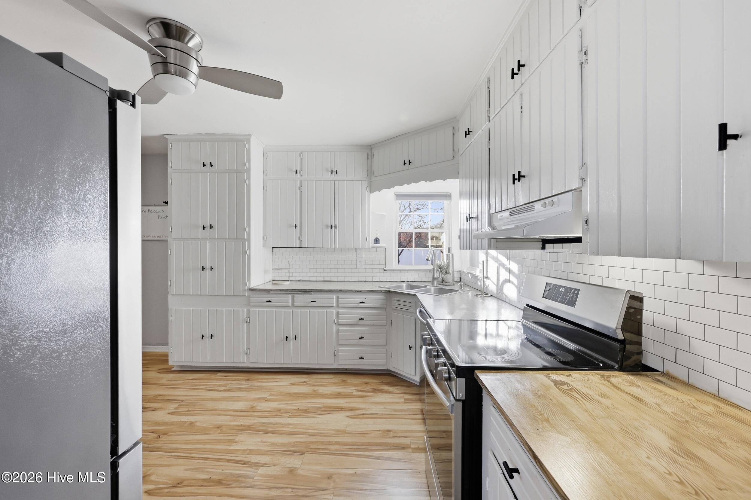 502 South Edenton Rd Street Hertford, NC 27944 - Photo 14 of 38 kitchen