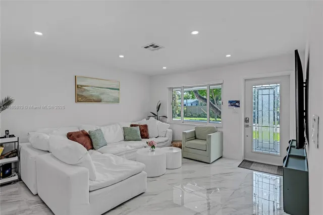 $669,000 | 1730 Northeast 9th Avenue, Fort Lauderdale, FL 33305