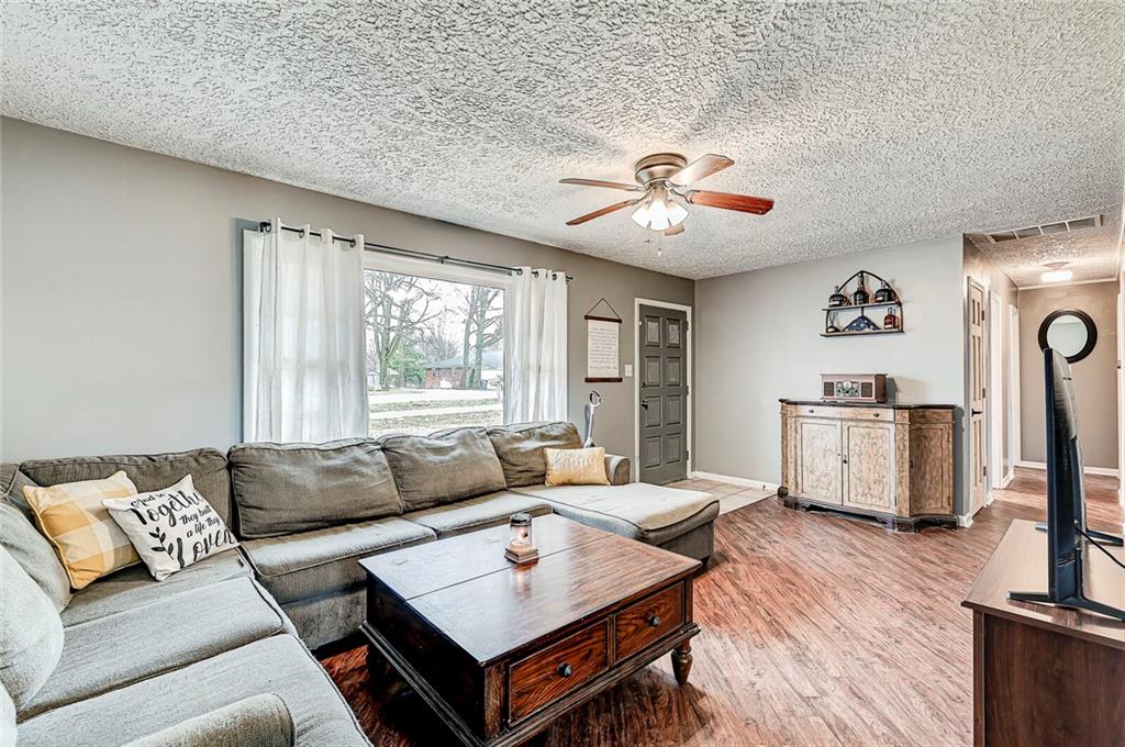 625 Howard Road Greenwood, IN 46142 - Photo 6 of 22 Gallery Image 6