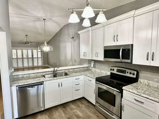 $2,450 | 2101 Sabal Ridge Court, Unit G, Palm Beach Gardens, FL 33418