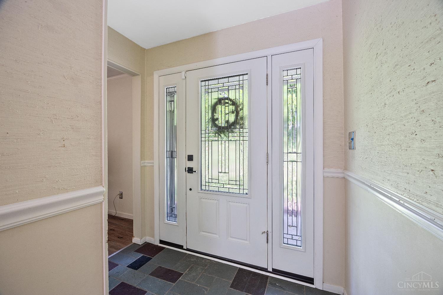 2913 8 Mile Road Cincinnati, OH 45244 - Photo 4 of 42