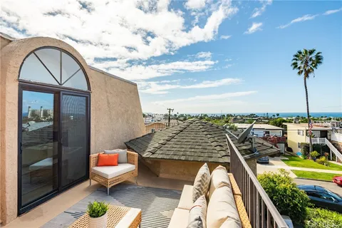 $1,199,000 | 506 North Helberta Avenue, Unit 1, Redondo Beach, CA 90277