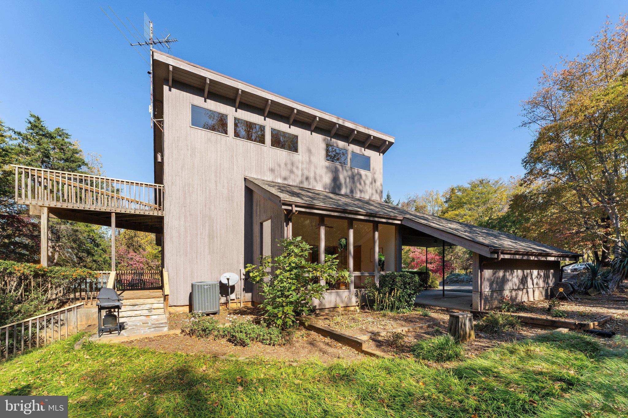 18163 Canby Road Leesburg, VA 20175 - Photo 48 of 69 Side view of main house