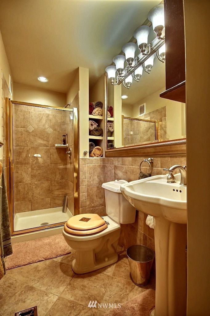 4401 Northeast 17th Street Renton, WA 98059 - Photo 14 of 25