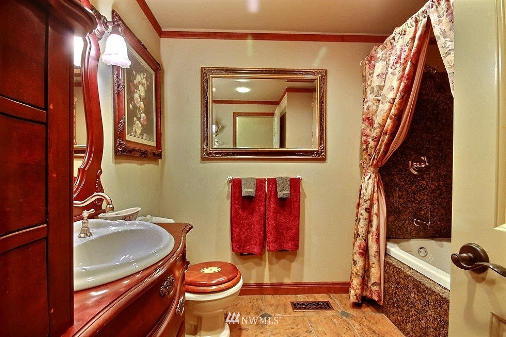 4401 Northeast 17th Street Renton, WA 98059 - Photo 16 of 25