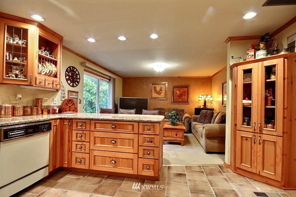 4401 Northeast 17th Street Renton, WA 98059 - Photo 4 of 25