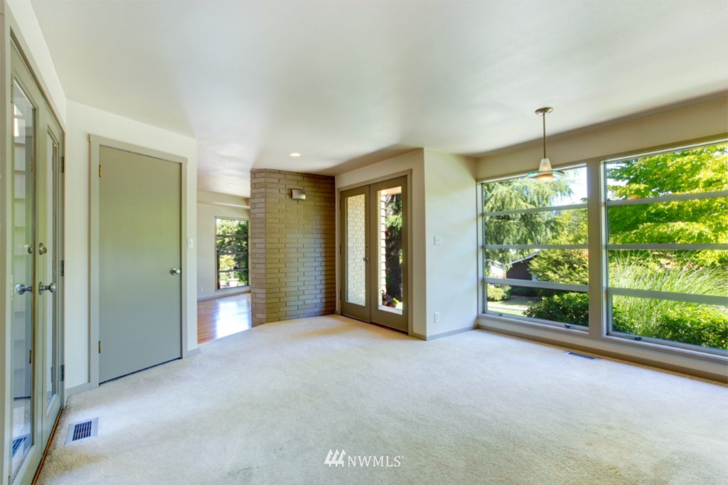9433 Valhalla Way Bothell, WA 98011 - Photo 3 of 20 Gallery Image 3