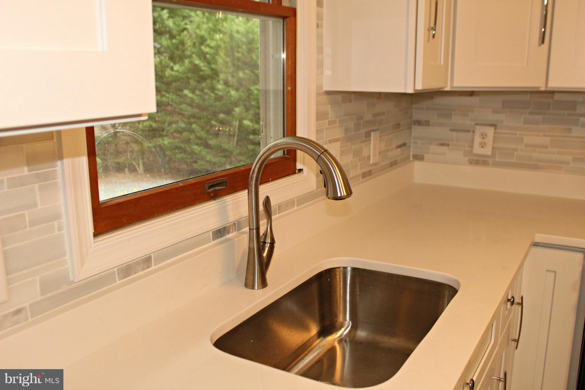 7054 Pine Ridge Road Easton, MD 21601 - Photo 8 of 30 New kitchen with quartz counter tops!