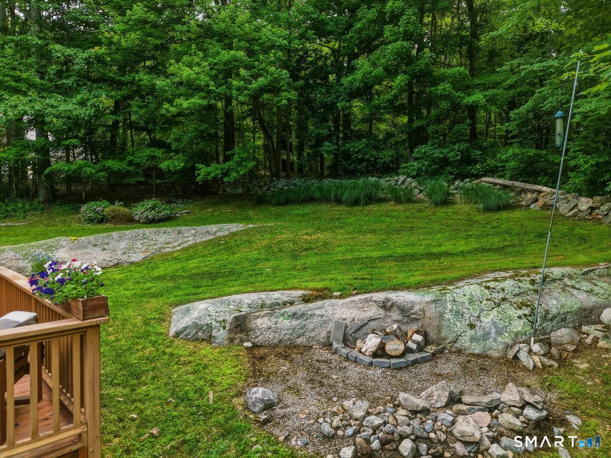 8 Bittersweet Drive Ledyard, CT 06335 - Photo 5 of 33
