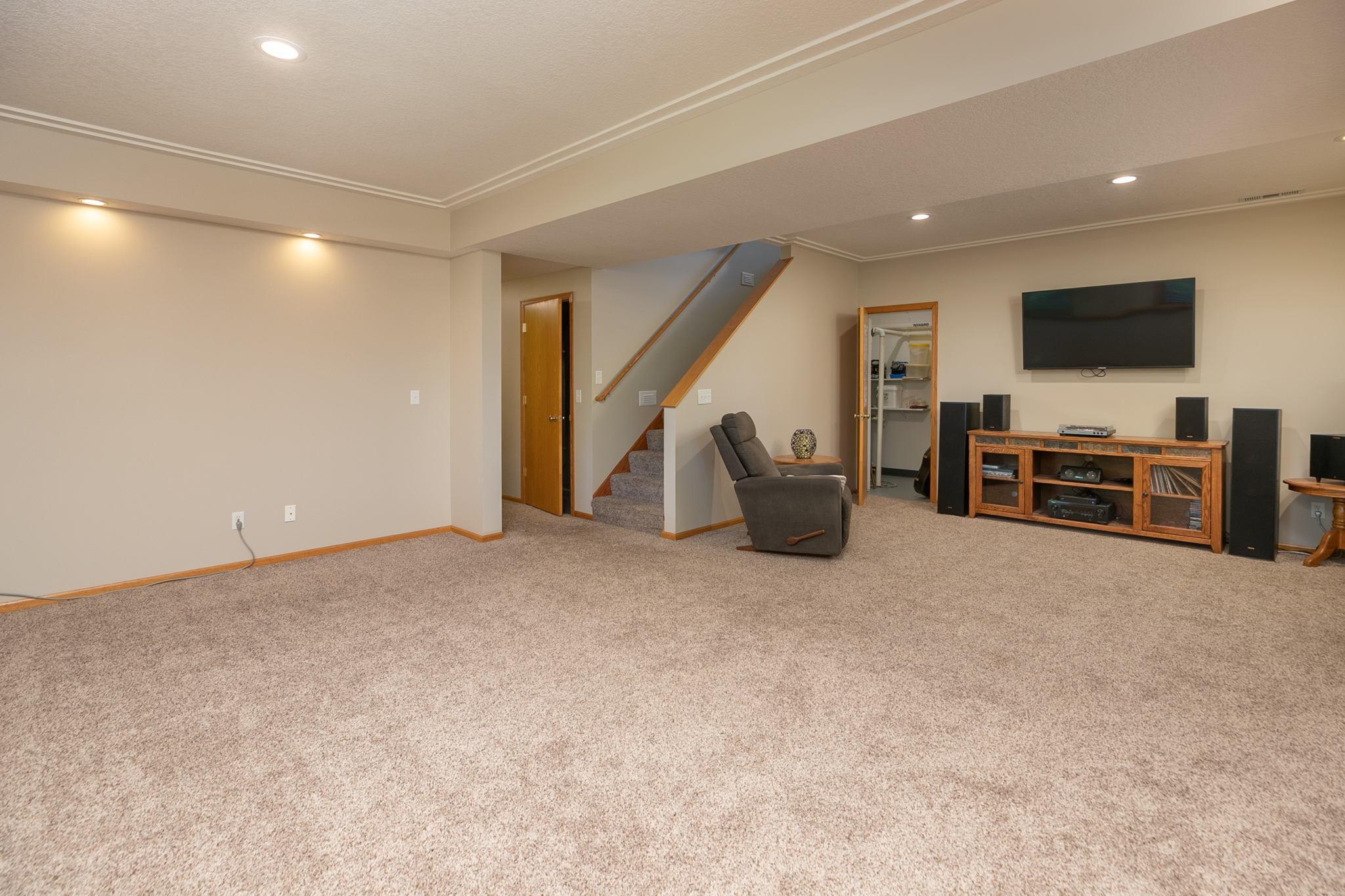 3934 Strathmore Lane Southeast Rochester, MN 55904 - Photo 23 of 36