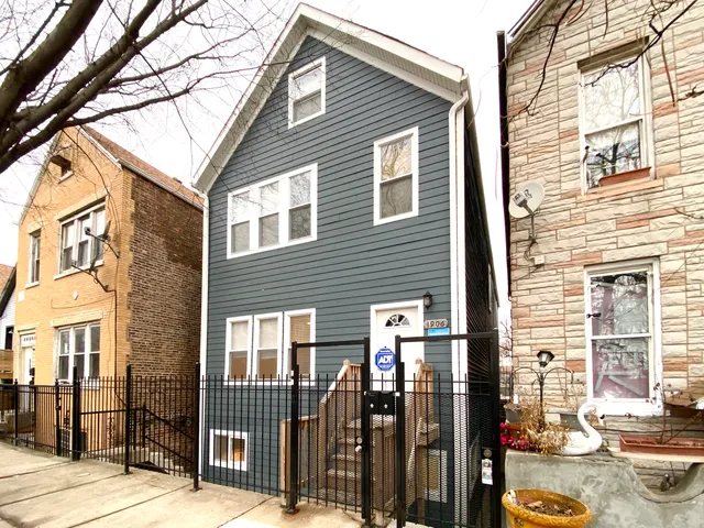 $3,195 | 1906 West 17th Street, Unit 1, Chicago, IL 60608