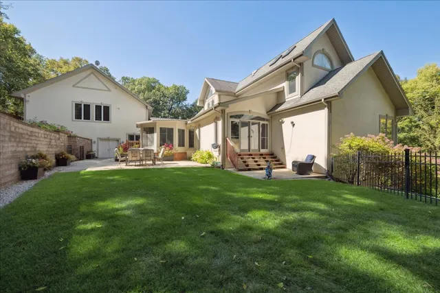 $1,150,000 | 925 North River Road, Algonquin, IL 60102