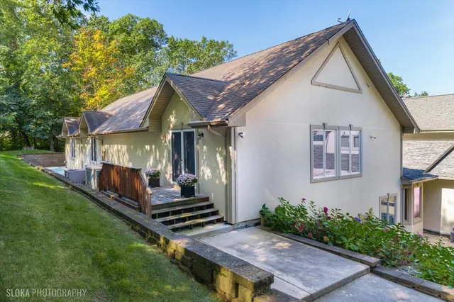 $1,150,000 | 925 North River Road, Algonquin, IL 60102