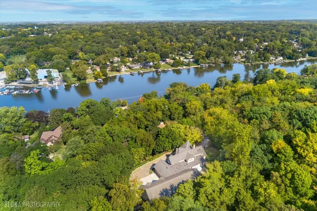 $1,150,000 | 925 North River Road, Algonquin, IL 60102