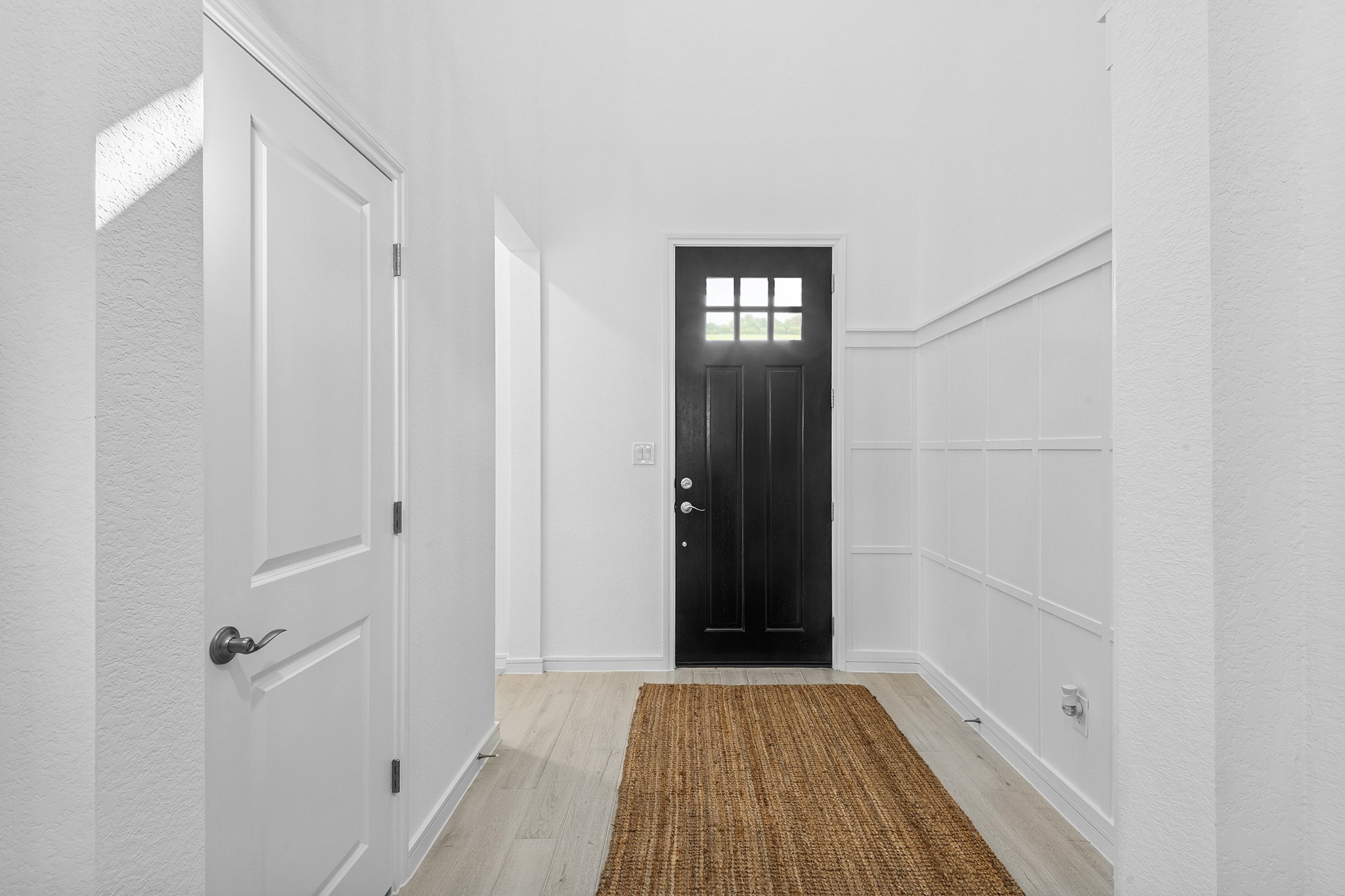 2806 Clapbread Lane Rosenberg, TX 77471 - Photo 3 of 39 Welcoming foyer (*Photo not of actual home and used for illustration purposes only.)