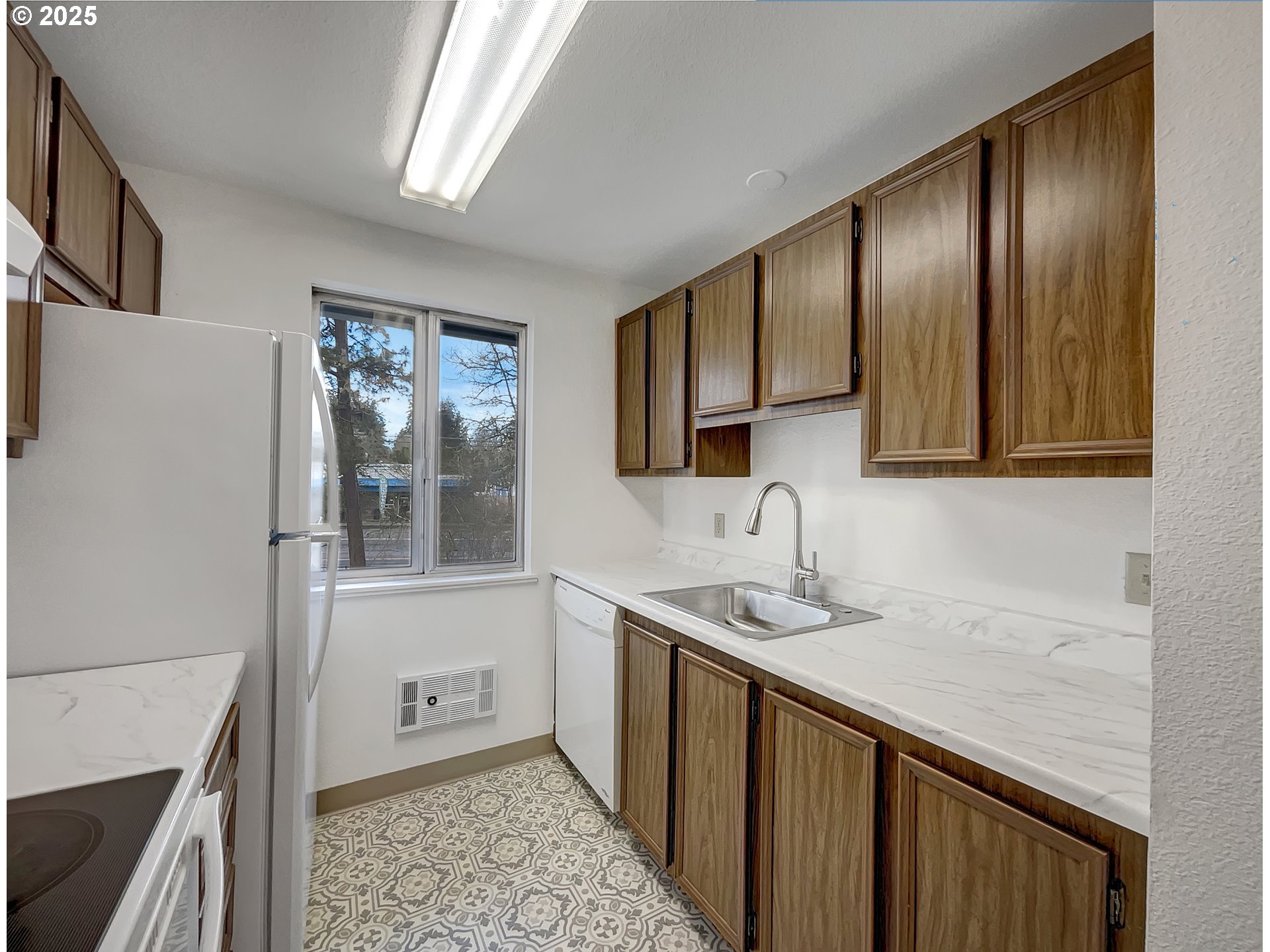 10010 Southwest Hall Boulevard, Unit 5 Portland, OR 97223 - Photo 11 of 18