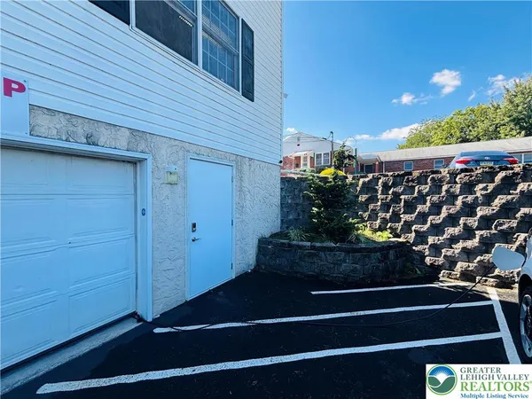 $1,400 | 203 East Emmaus Avenue, Unit 1, Allentown, PA 18103
