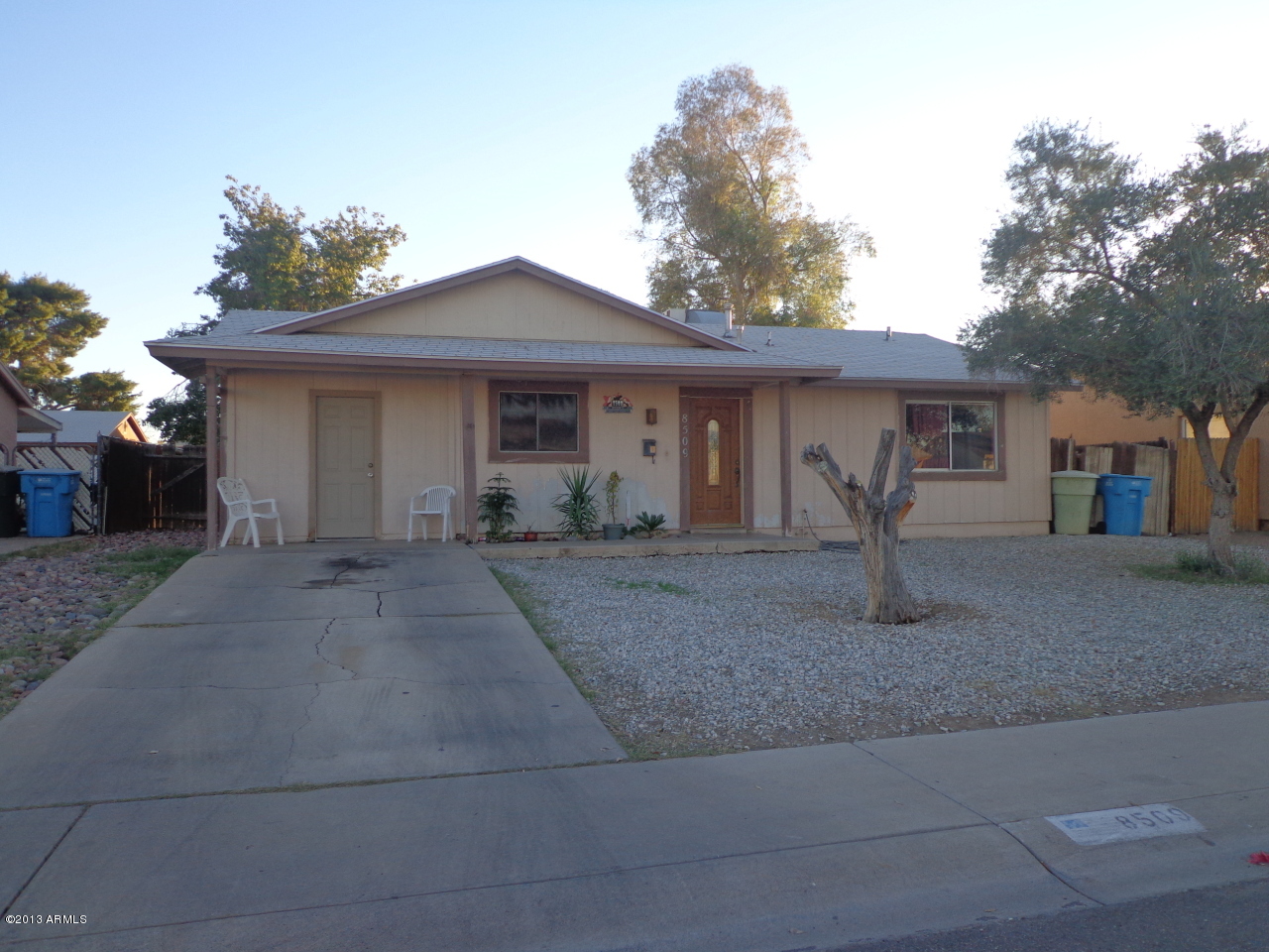 8509 West Piccadilly Road Phoenix, AZ 85037 - Photo 2 of 11 DSC00505