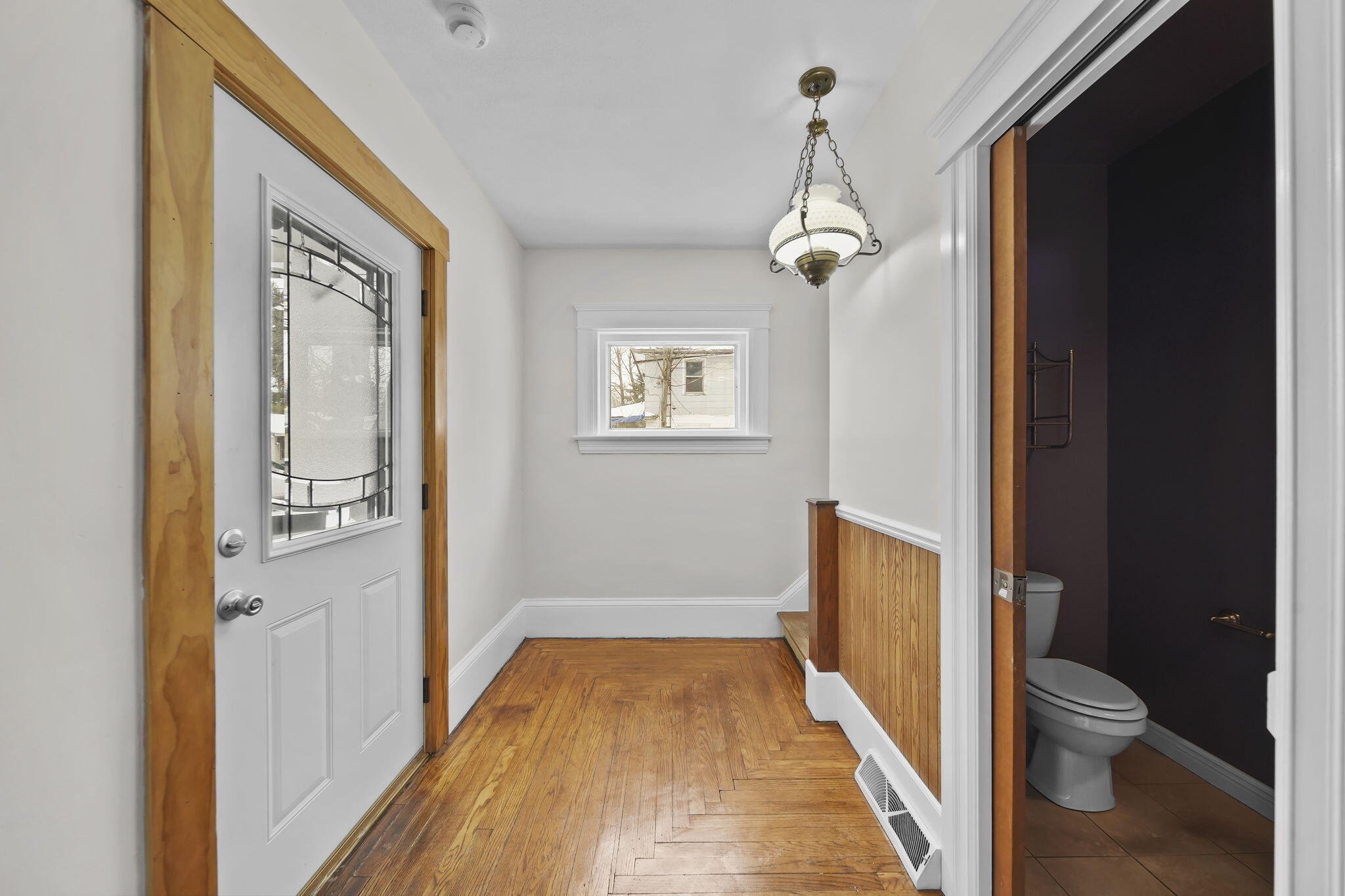 501 Cass Avenue Jackson, MI 49203 - Photo 6 of 48 6-web-or-mls-DSC03054