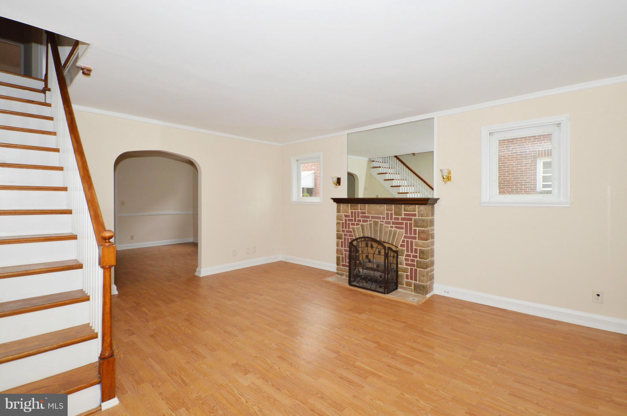 4611 Harcourt Road Baltimore, MD 21214 - Photo 2 of 30 Living Room