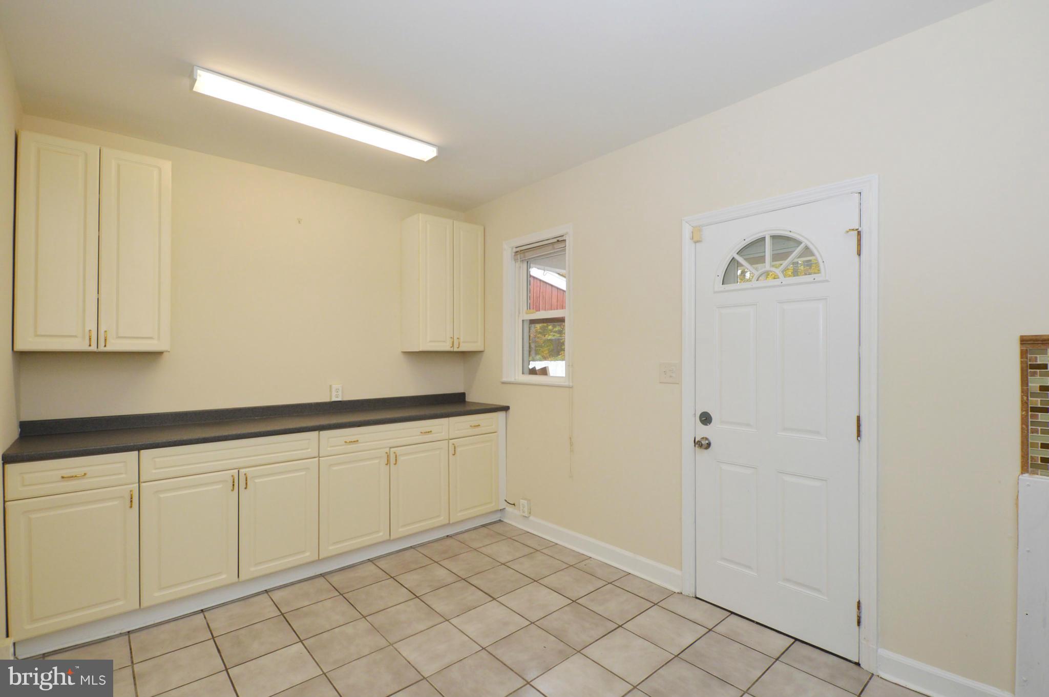 4611 Harcourt Road Baltimore, MD 21214 - Photo 12 of 30 Kitchen