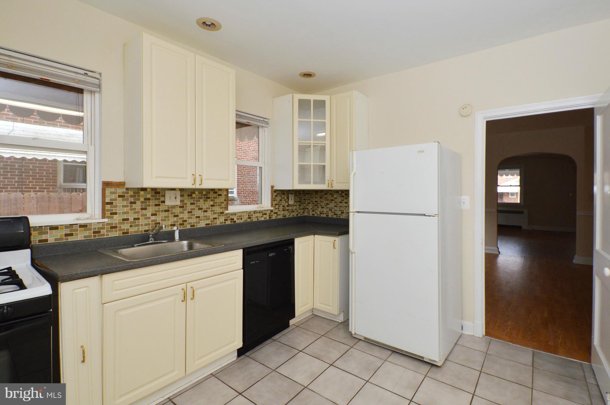 4611 Harcourt Road Baltimore, MD 21214 - Photo 13 of 30 Kitchen