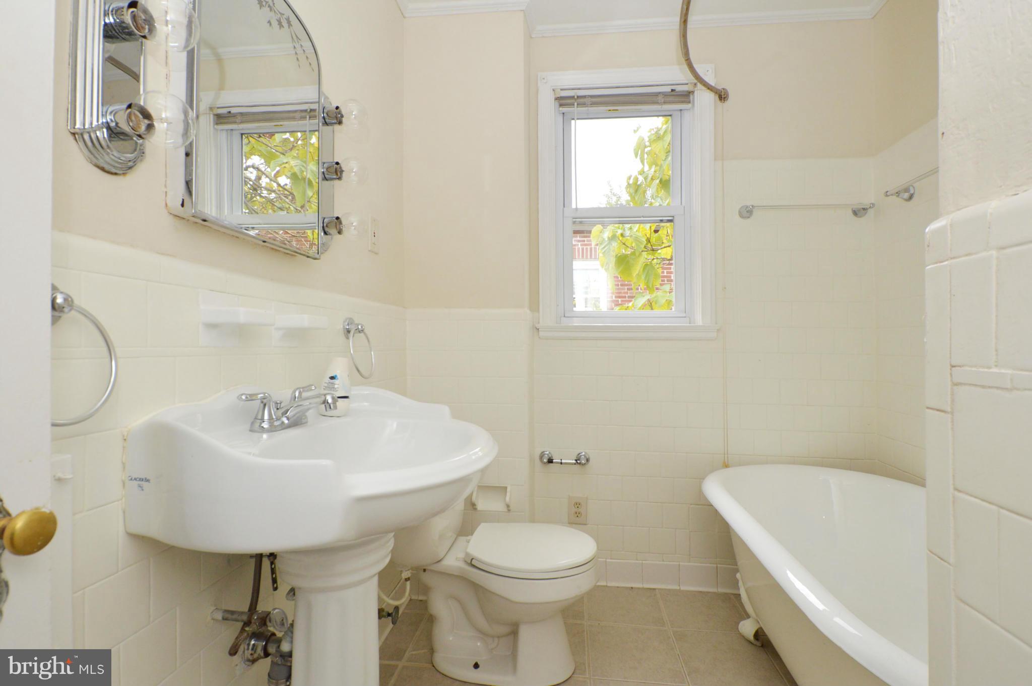 4611 Harcourt Road Baltimore, MD 21214 - Photo 26 of 30 Bath