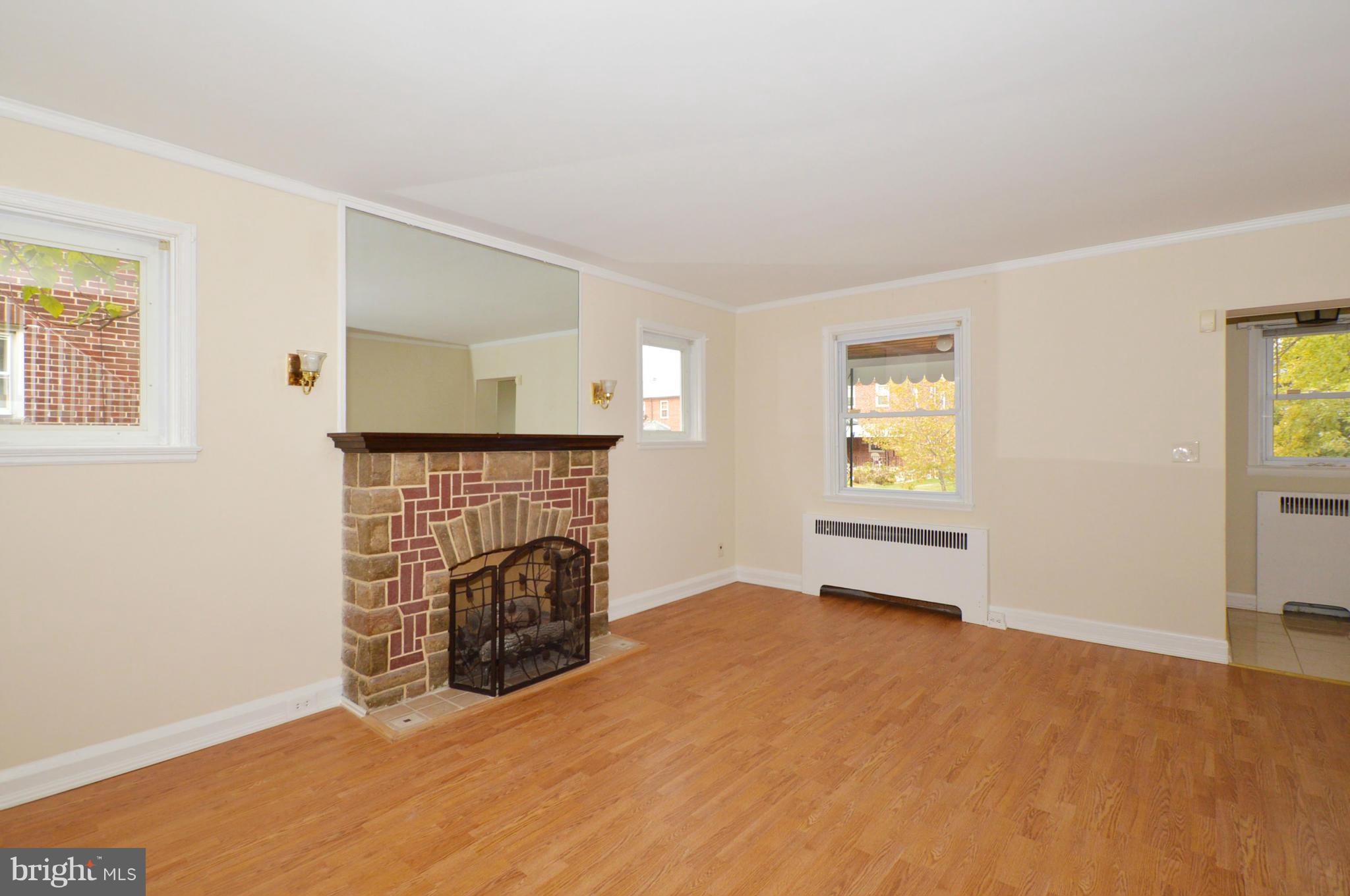 4611 Harcourt Road Baltimore, MD 21214 - Photo 5 of 30 Living Room